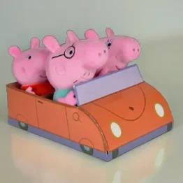 Peppa Pig Familienset im Auto – Abenteuer für kleine Entdecker - Kuscheltier-Set