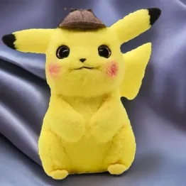 Pokémon Pikachu Meisterdetektiv Plüschtier 28cm Kuscheltier